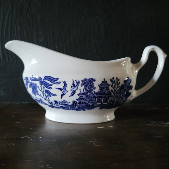 Churchill Blue Willow Pattern Gravy Boat, Blue and White Chinoiserie Sauce Boat - Picture 3 of 10